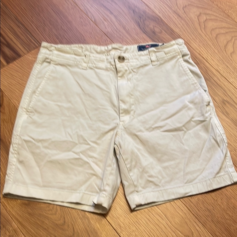Men's Cream Shorts-vineyard vine